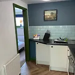 The Bolthole @ - Cosy 1 Bed דירה